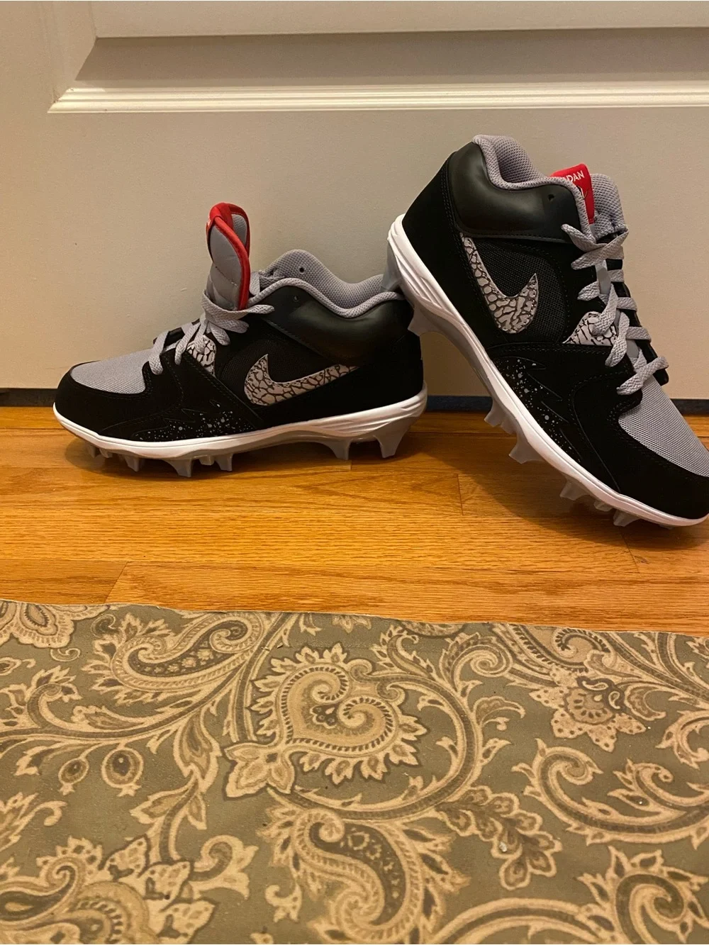 Jordan Men's Black, Gray & White Athletic Cleats